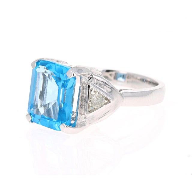 Contemporary 6.94 Carat Blue Topaz Diamond 14 Karat White Gold Ring, Size 7.5 For Sale - Image 3 of 5