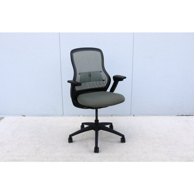 Modern Knoll ReGeneration Ergonomic Office Desk Chair Fully Adjustable in Green Fabric For Sale - Image 3 of 18