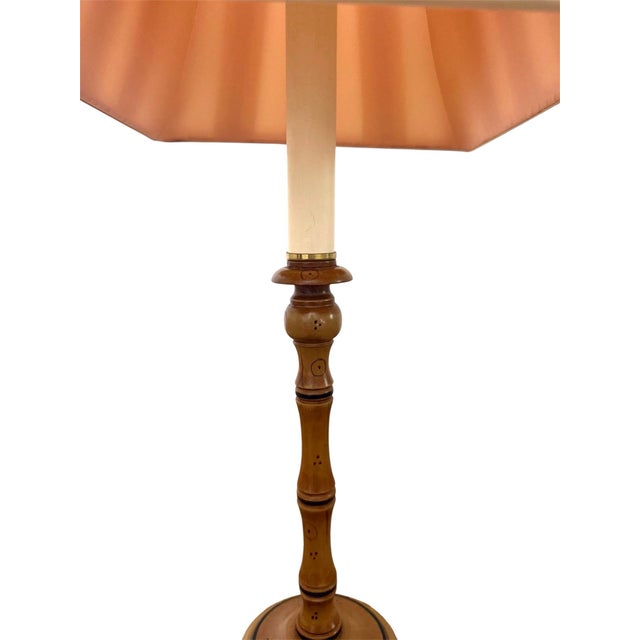 English Late 20th Century English Colefax and Fowler Style Faux Bamboo Painted Table Lamp With Custom Shade For Sale - Image 3 of 12