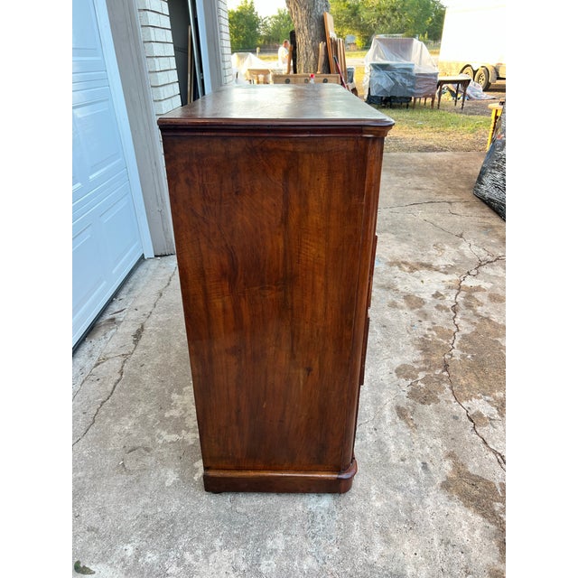 French French 19th Century Louis Philippe Burl Walnut Chest of Drawers / Commode For Sale - Image 3 of 12