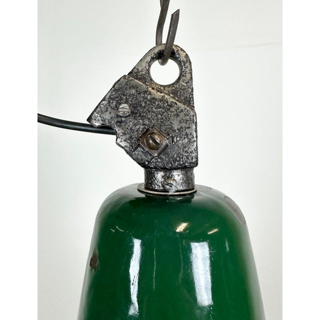 1960s Industrial Green Enamel Factory Lamp with Cast Iron Top, 1960s For Sale - Image 5 of 17