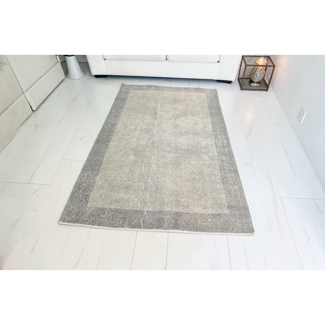 Textile Mid 20th Century Gray Oushak Home Living Rug For Sale - Image 7 of 10