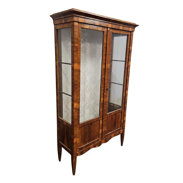 Wooden and Glass Display Case, 1920s, in Very Good conditions. Designed 1920 to 1949