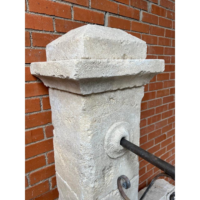 Cucuron Single Pillar Limestone Wall Fountain From the South of France For Sale In Dallas - Image 6 of 14