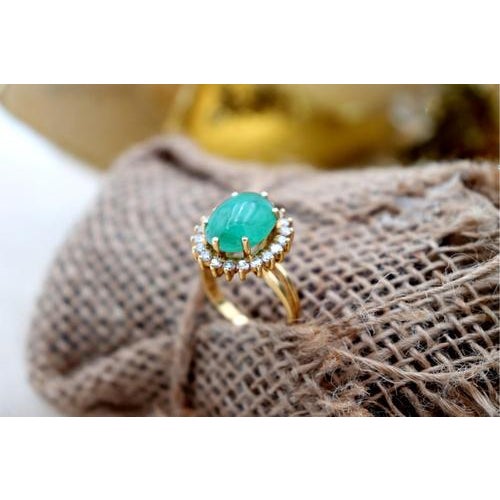 Gold Ring with Cabochon-Shaped Emerald For Sale - Image 4 of 9