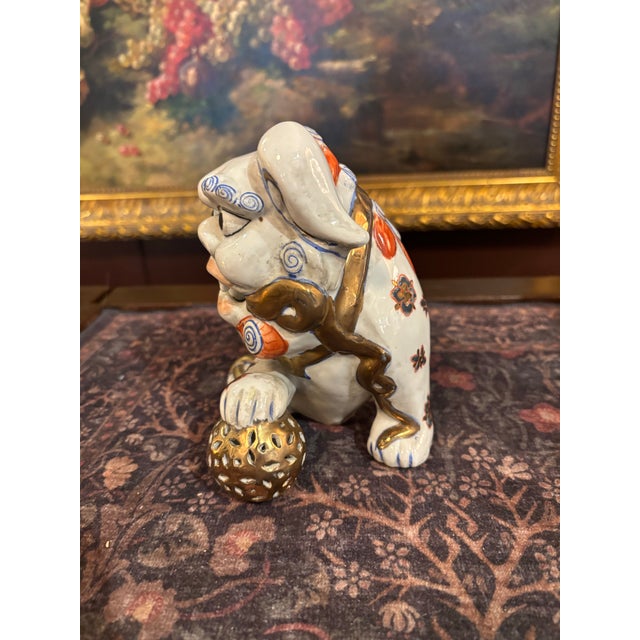 Japanese 1950s Pair of Japanese Kutani Foo Dogs / Guardian Lions [Gsj] For Sale - Image 3 of 10