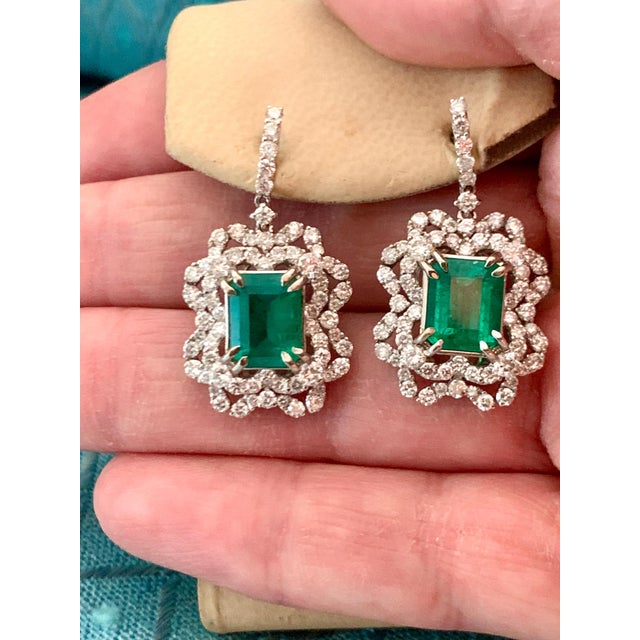 7 Carat Colombian Emerald Cut Emerald Diamond Hanging/Drop Earrings 18Karat Gold For Sale - Image 4 of 18