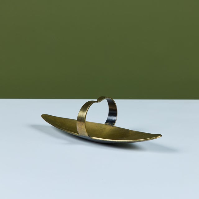 Mid-Century Modern Pal-Bell Brass Tray With Curved Handles For Sale - Image 3 of 12
