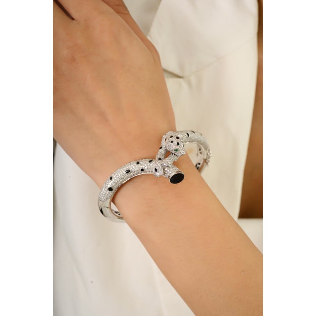 Late 20th Century Art Deco 6.51 CTW Cluster Diamond Panther Bangle With Emerald Eyes in 14k Gold For Sale - Image 5 of 16