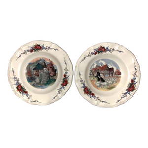 Pair of 1950s French Obernai Sarreguemines Dinner Plates, Alsatian Decor