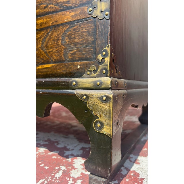 Brown 19th Century Small Elm Korean Tansu Chest For Sale - Image 8 of 12