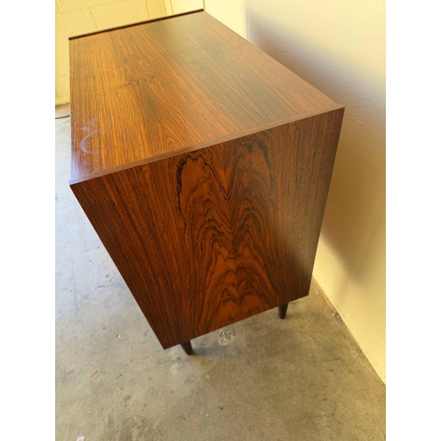 Mid-Century Modern Vintage Danish Rosewood Cabinet With Sliding Doors – MCM Storage Credenza For Sale - Image 3 of 10