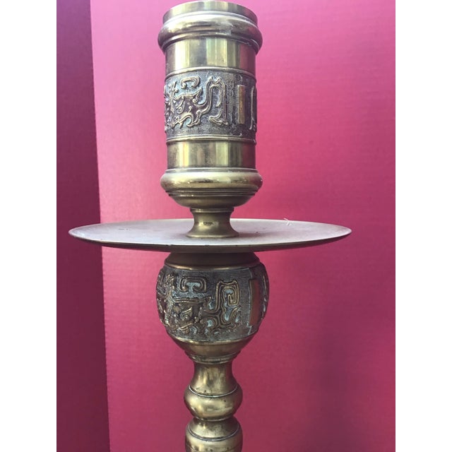 Asian Antique Pair of 31” Mid-Century Asian Brass Altar Candlesticks (1960s, Hong Kong/Vietnam) For Sale - Image 3 of 4