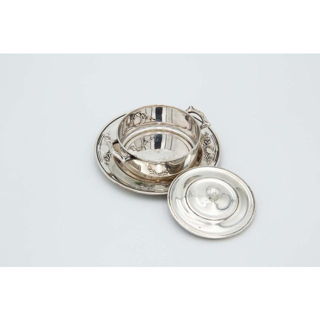 Plain Silver Pot with Raised Plate, in Good conditions. Designed 1920 to 1949