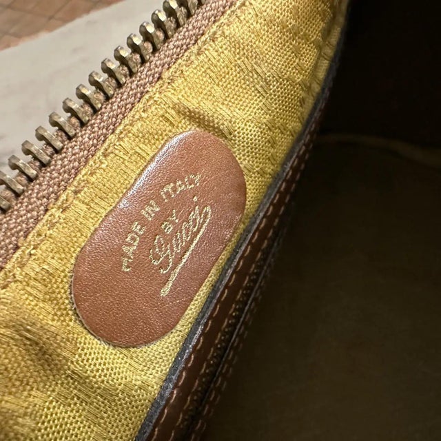 1980s Brown Leather Shoulder Bag by Gucci For Sale - Image 10 of 12