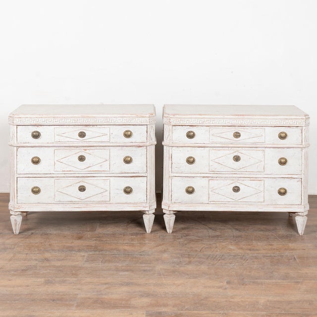 Gustavian (Swedish) 19th Century Gustavian White Pair of Chest of Drawers For Sale - Image 3 of 14