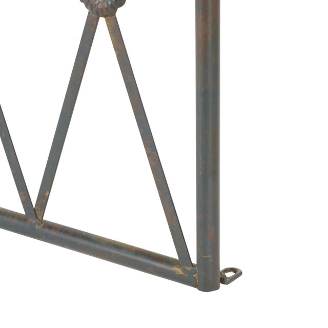 Create an elegant and inviting garden display with our Atticus archway. Adorned with elegant classic details, the arbor...