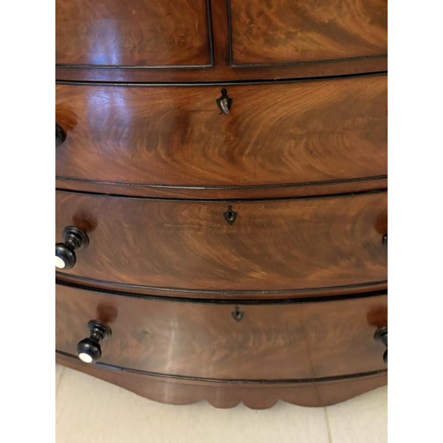 George III Figured Mahogany Bow Fronted Chest of 5 Drawers, 1800s For Sale - Image 4 of 15