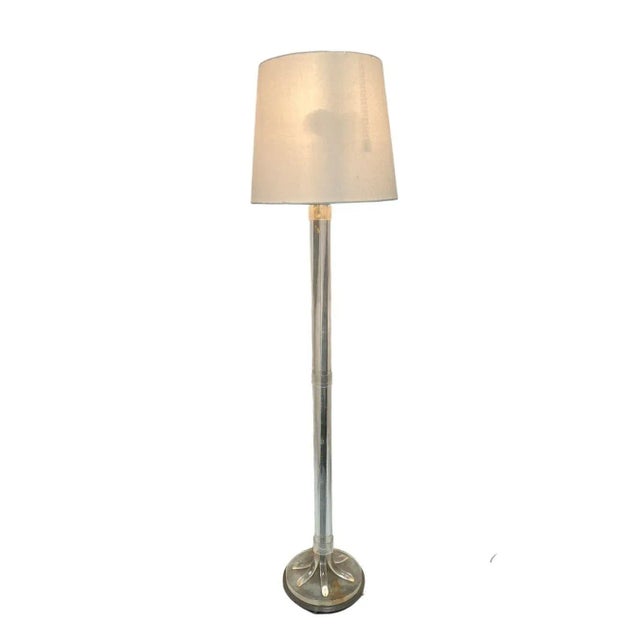 Hollywood Regency 1960s Hollywood Regency Lucite and Chrome Floor Lamp For Sale - Image 3 of 5
