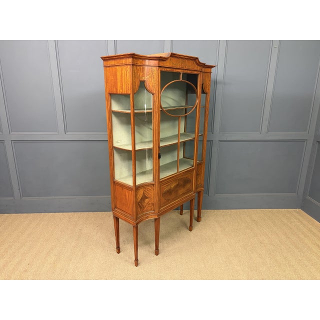 Inlaid Satinwood Display Cabinet from Maple & Co., 1900s For Sale - Image 10 of 18