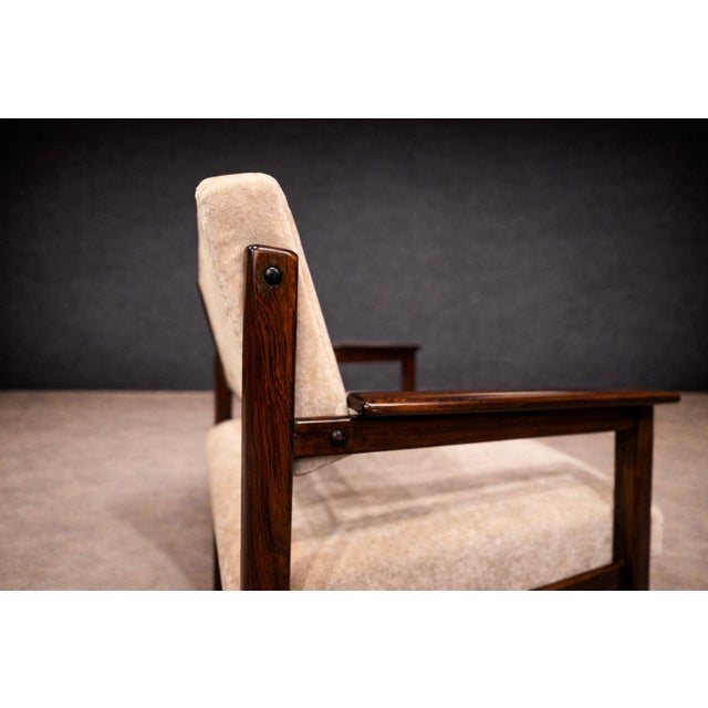Pair of Brazilian Mid-Century Modern Armchairs in Rosewood & Cream Mohair, Jorge Jabour, 1960s - Lot 442 For Sale - Image 11 of 12