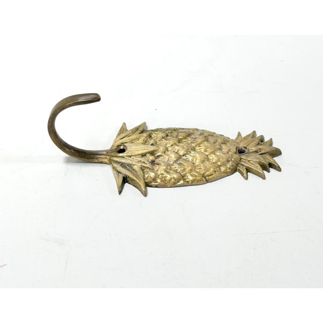Late 20th Century Vintage Brass Pineapple Wall Hook – Hollywood Regency Tropical Decor, Palm Beach Coastal Wall Accent For Sale - Image 5 of 5