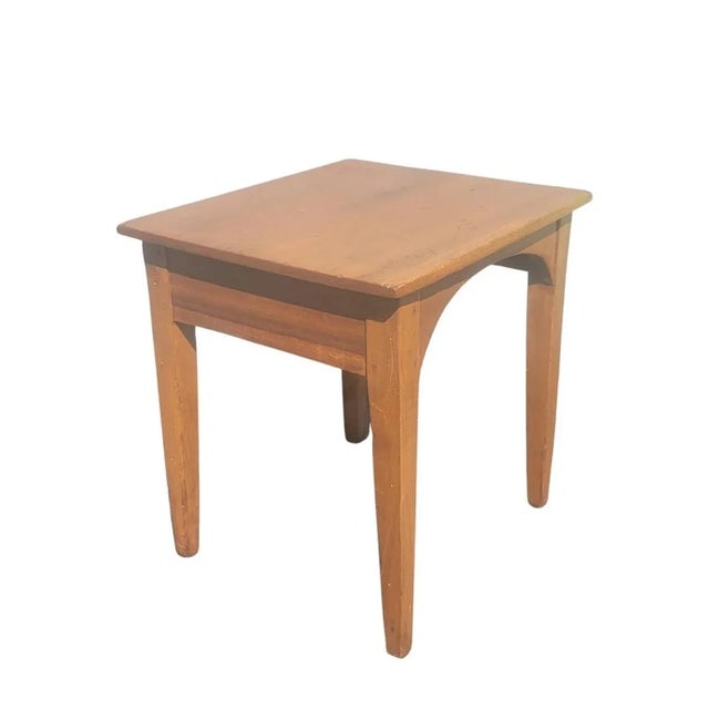 An early American handcrafted maple side table measuring 20" in width, 17.5" in depth and standing 20.25" tall.