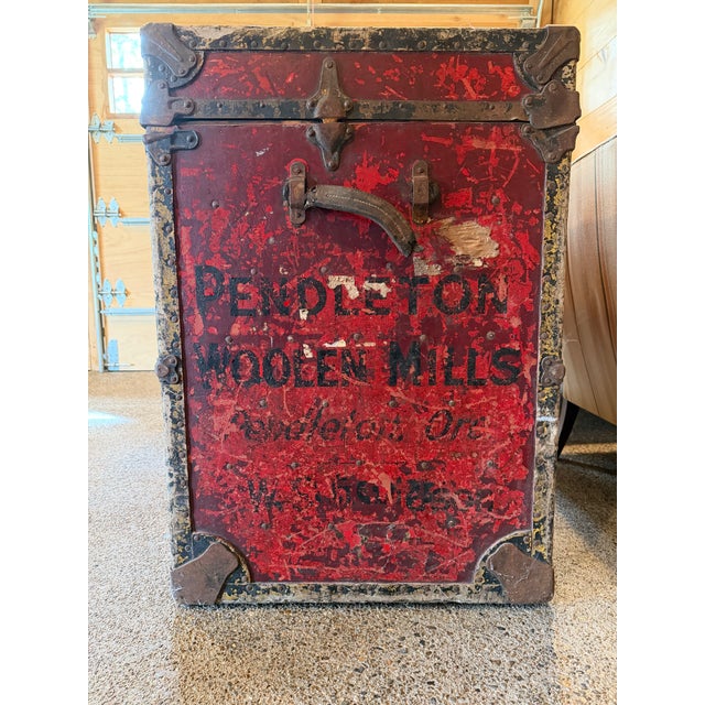 Early 20th century Pendleton Woolen Mills Sample Sales Trunk. Manufactured by the Rogers Fibre Company. Original condition.