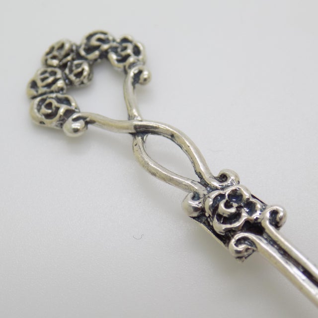 1980s Vintage Italian Handmade Genuine Silver Sugar Spoon With Flower Design, Made in Tuscany (Arezzo) For Sale - Image 5 of 9