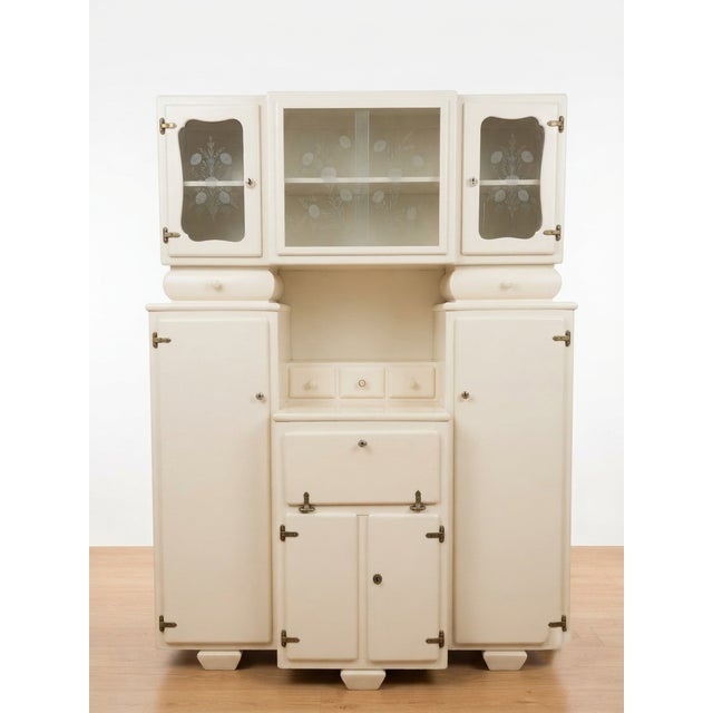Mid-Century Modern Off-White Cream Kitchen Cabinet and Credenza, 1940s For Sale - Image 4 of 4