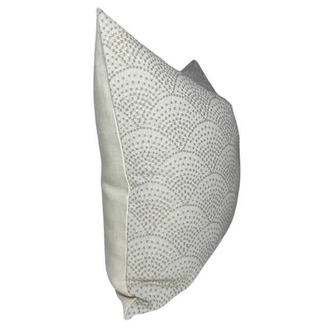 ⭐️ Ships Within 2 Days On the Front: Scalloped Woven Fabric On the Back: Natural Ivory Linen Fabric All pillow covers are...