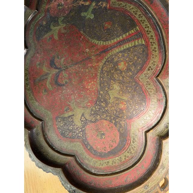 Antique Indo Persian Brass Tray With Red Lacquer Inlay, Hand Etched Jaipur Brassware, Vintage Scalloped Handled Serving Tray For Sale In Miami - Image 6 of 9