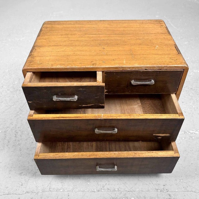 An antique sewing box from the 1920s, Taishō period, Japan. Dimensions: height 21 cm, width 25.5 cm, depth 17.5 cm. This...