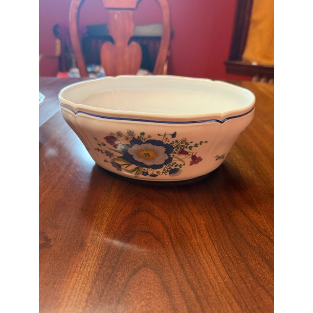 1980s Richard Ginori “Lerici” Hand-Painted Porcelain Dinner Service for 16 – Complete Set W/ Tea Service & Tureen - 106 pcs For Sale - Image 14 of 14