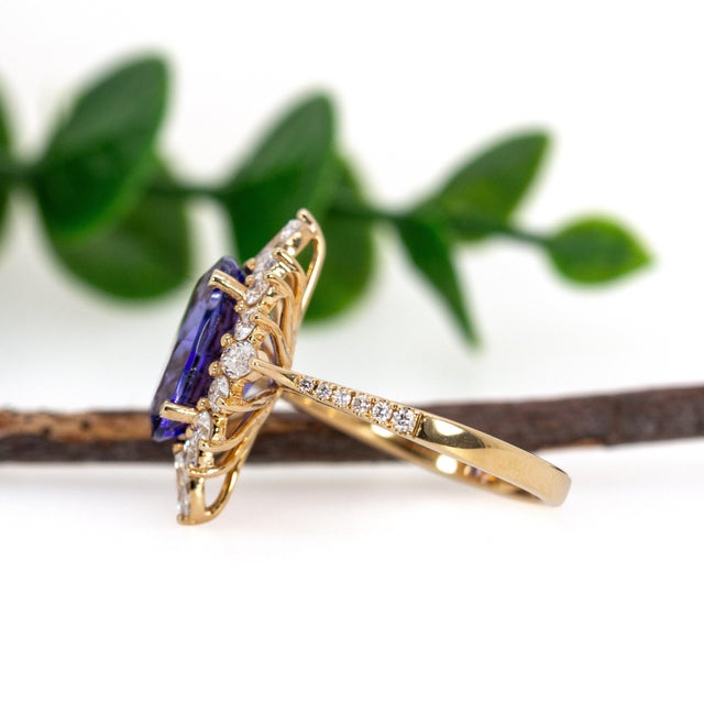 2020s Royal Elegance - 3.7cts Tanzanite and Natural Diamonds 14k Gold Ring, Size 6.75 For Sale - Image 5 of 7