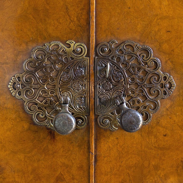 Brown Walnut Cocktail Bar With Hand-Carved Dragooned Edge on Cabriole Feet, Ca. 1920 For Sale - Image 8 of 10