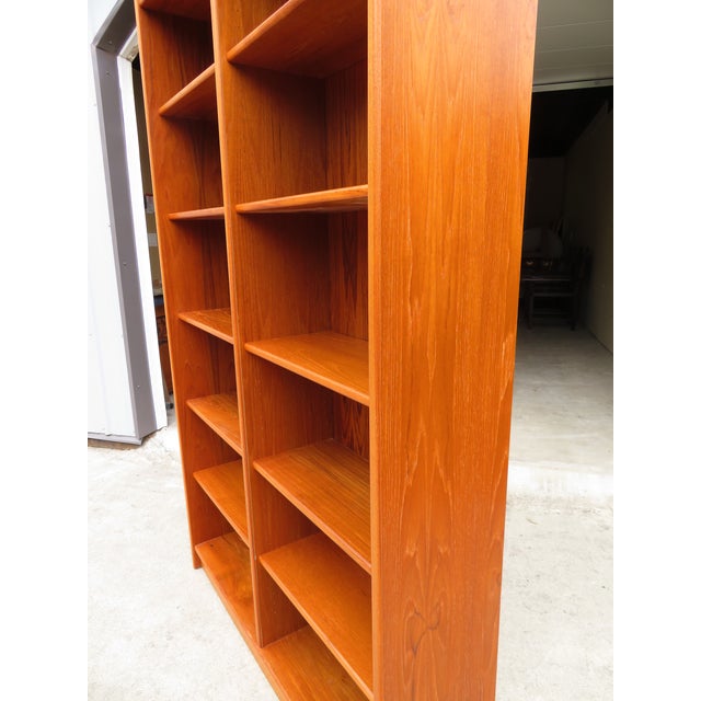 Wood Vintage Danish Modern Teak Double Bookcase Bookshelf Mid Century Hundeved Style Display Shelf For Sale - Image 7 of 16
