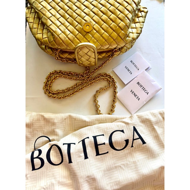 2025 Bottega Veneta Lauren 1980 Gold Leather Clutch Shoulder Bag Pouch Handbag For Sale - Image 16 of 17