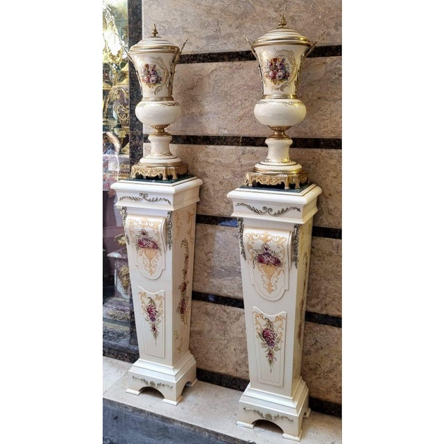 2020s French-Style Marble Pedestal With Decorative Porcelain Vase – Gold & Silver Leaf Details Set of 2 For Sale - Image 5 of 5
