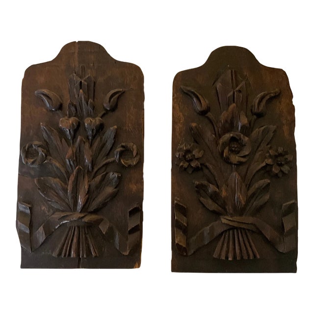 19th Century French Ornamental Carvings Featuring a Flower Bouquet (Pair) For Sale