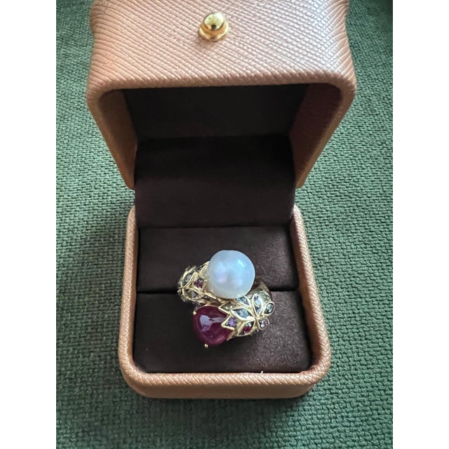 Gemstone Bochic "Orient" Vintage Black Pearl & Ruby Ring Set In 18K Yellow Gold & Silver For Sale - Image 7 of 18