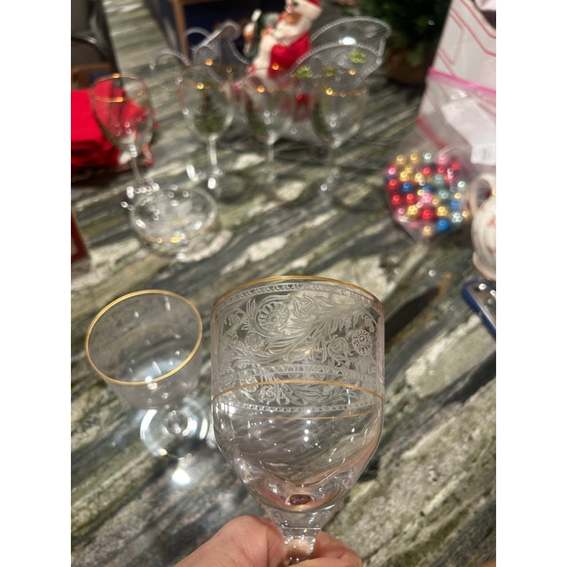 Traditional 1970s Pair of Fostoria Etched Glasses With Gold Trim at Rim For Sale - Image 3 of 9