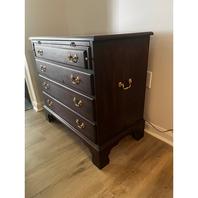 1990s Henkel Harris Bachelors Serving Chest of Drawers #2401 Mahogany For Sale In Boston - Image 6 of 9