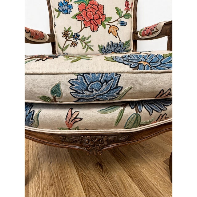 Ivory Pair of Vintage Floral Needlepoint Armchairs | Louis XV Style For Sale - Image 8 of 8