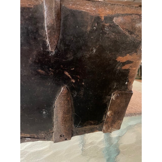 Early 19th Century English Rustic Oak Tray Box With Hand Forged Iron Handles For Sale - Image 14 of 15