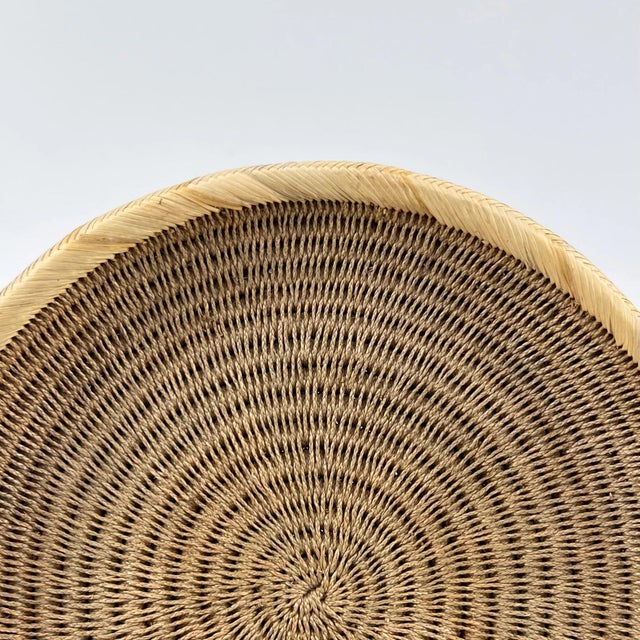 Basket handmade by the Zulu People in KwaZulu-Natal, South Africa. The Zulus are the largest tribe in Southern Africa,...