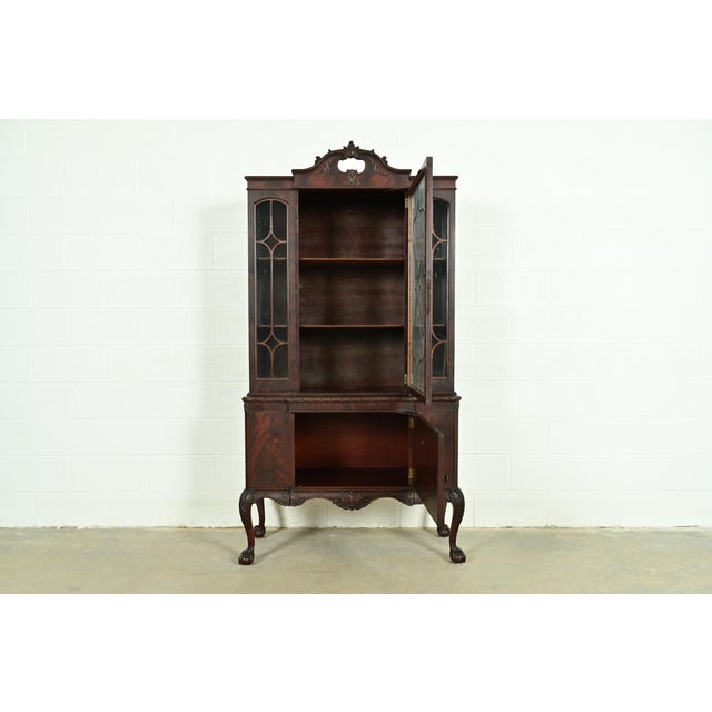 1920s Romweber Chippendale Flame Mahogany Breakfront Bookcase Cabinet, Circa 1920s For Sale - Image 5 of 12