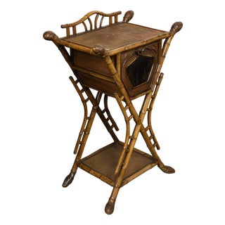 English 1900 Bamboo Side Table with Chinoiserie Decor and Rattan Accents For Sale