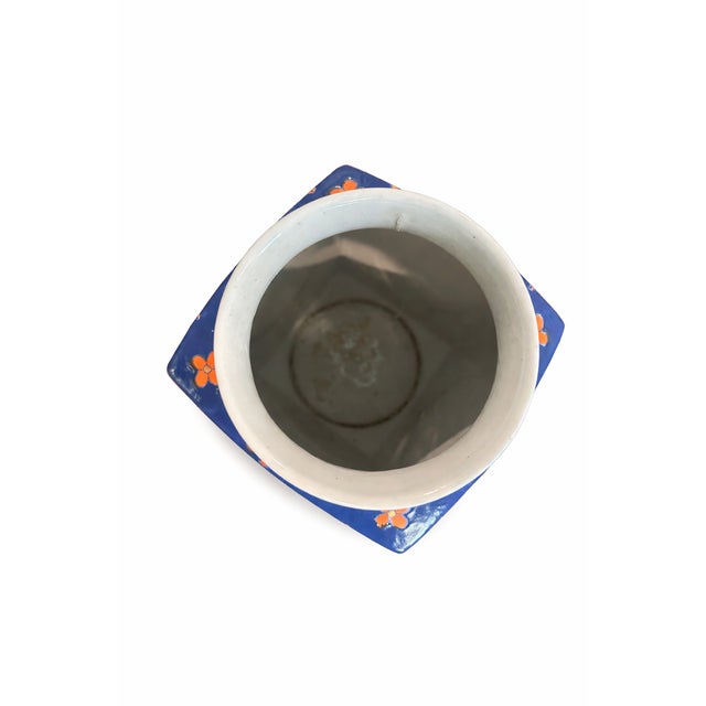 Vintage Chinese Chinoiserie Cobalt Blue Porcelain Vase With Orange Floral Motif – 14” – Qianlong Seal Mark For Sale - Image 4 of 9