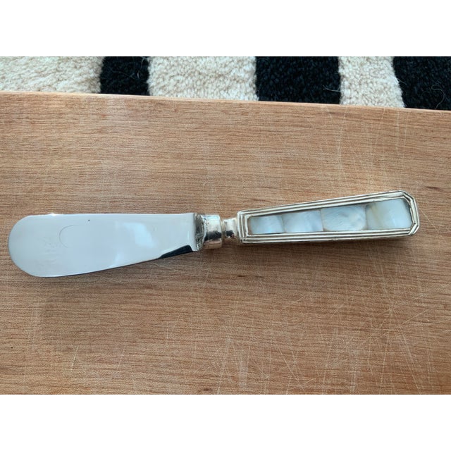 1990s Petite Wood and Pewter Cheese Board With Mouse & Cheese Knife- 2 Pieces For Sale - Image 12 of 13
